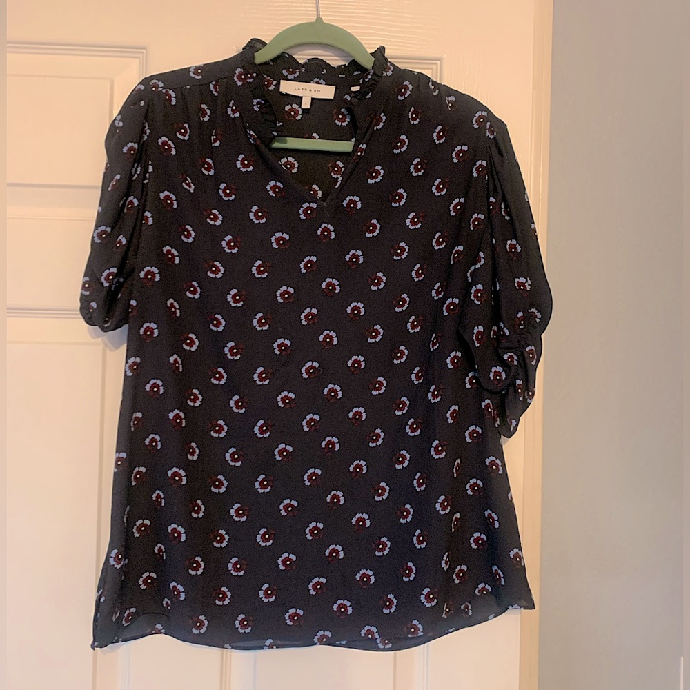 Cute Lark & Ro top